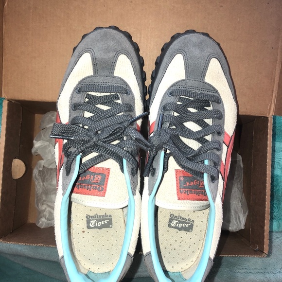 ASICS - Picture 2 of 3